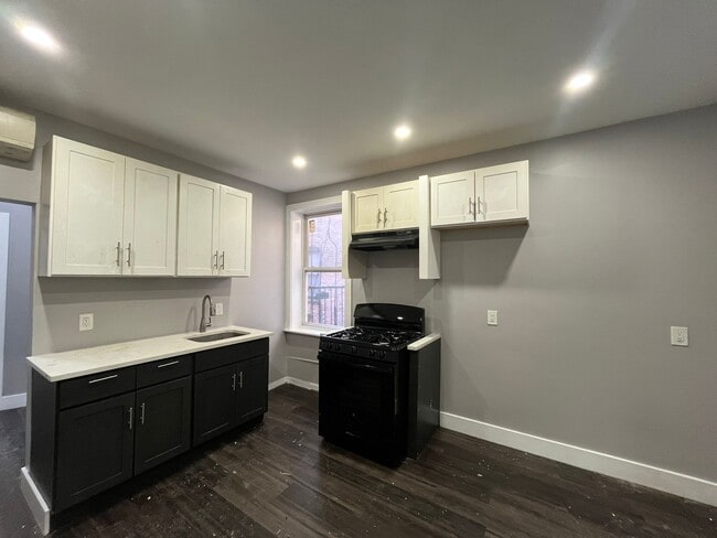 Building Photo - 96 Brown Pl Unit SingleFa