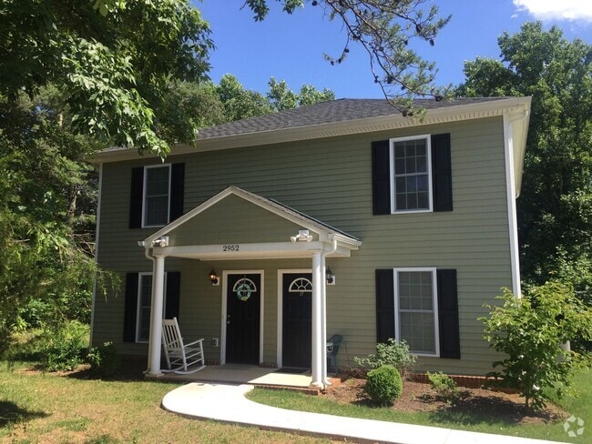 Building Photo - Mins from LU and Wards Rd. Water, trash, l... Rental