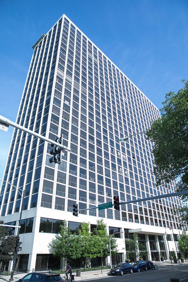 Building Photo - 4343 N Clarendon Ave Unit 1501