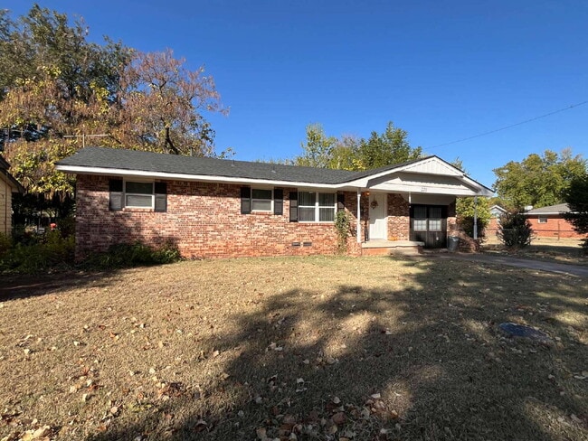 Photo - 4-Bedroom Home with Spacious Fenced Yard