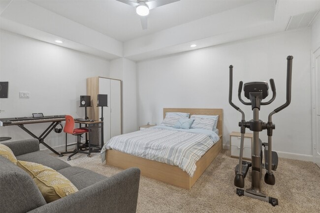 Photo - 5515 Venice St