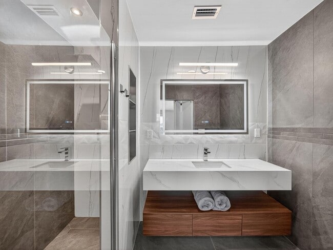 Photo - 1002 Shorewinds Dr