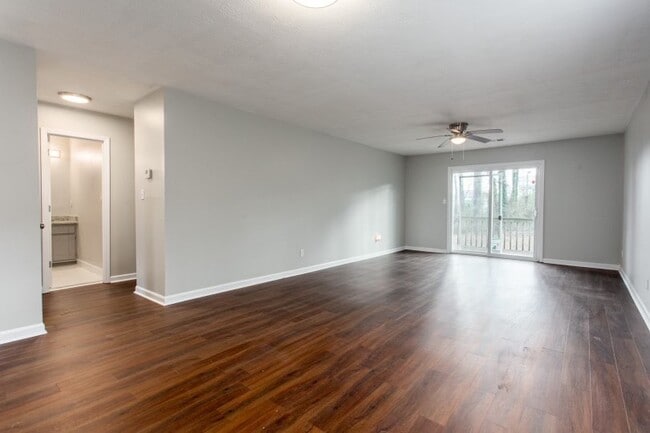 Photo - 592 Osborne Ct