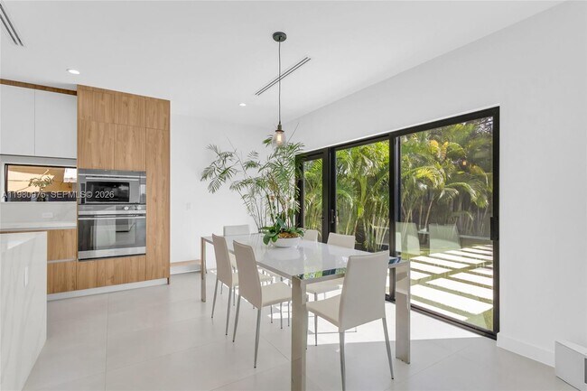 Photo - 2029 SW 62nd Ave