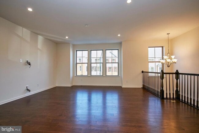 Photo - 43428 Robey Sq