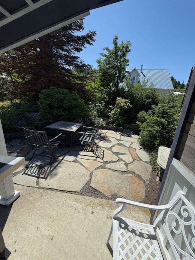 Photo - Live in the heart of Roslyn, walk to shops dining and trailheads!