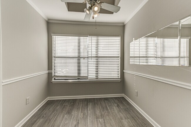 Photo - 1405 Huntingdon Chase