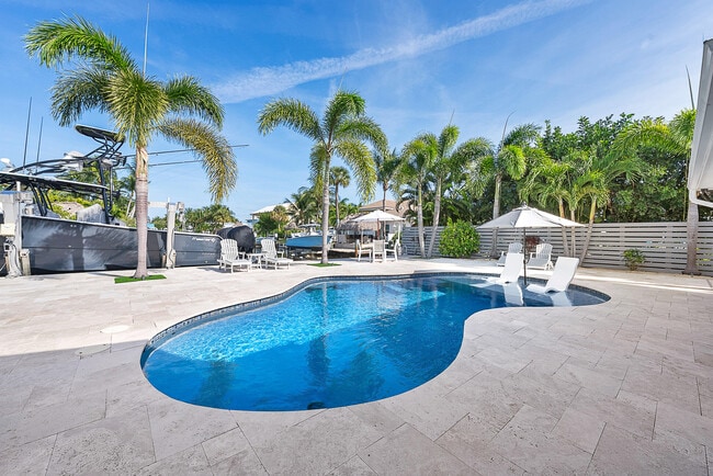 Photo - 355 Center St