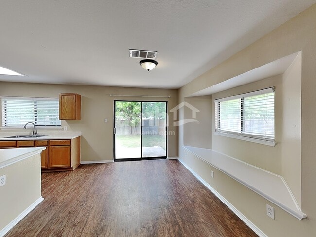 Photo - 1227 Deerhound Pl