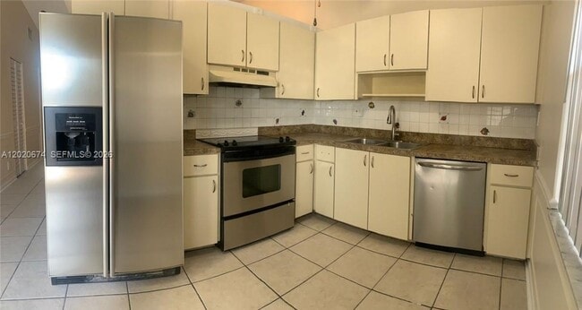 Photo - 551 NW 46th St