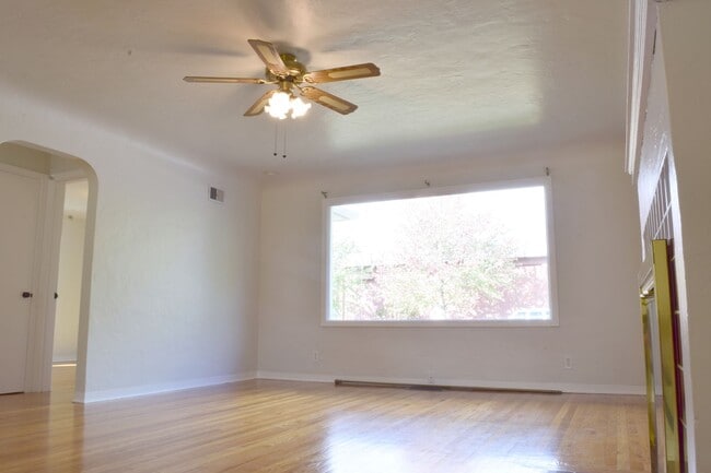 Photo - Charming 3 Bedroom Home With Backyard Avai...