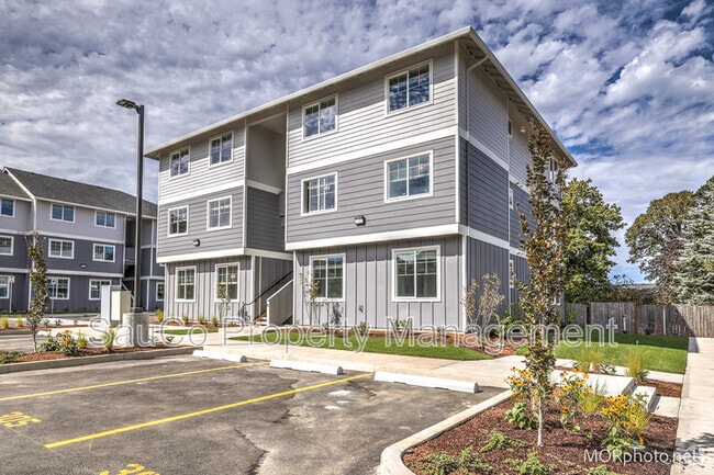 Building Photo - 2560 Hawthorne St Rental