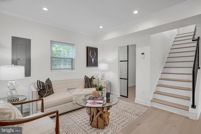 Photo - 4252 Dix St NE