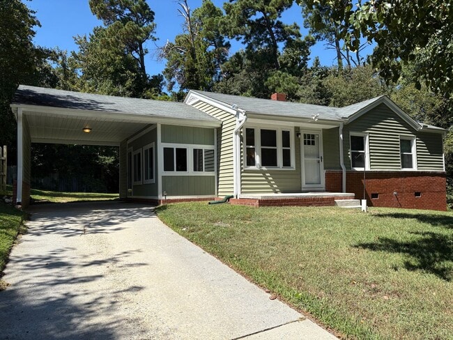 Building Photo - 3 Bedroom, 1 Bathroom House in High Point!