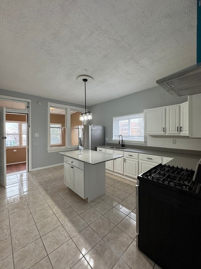 Photo - 2329 S Austin Blvd Unidad 2