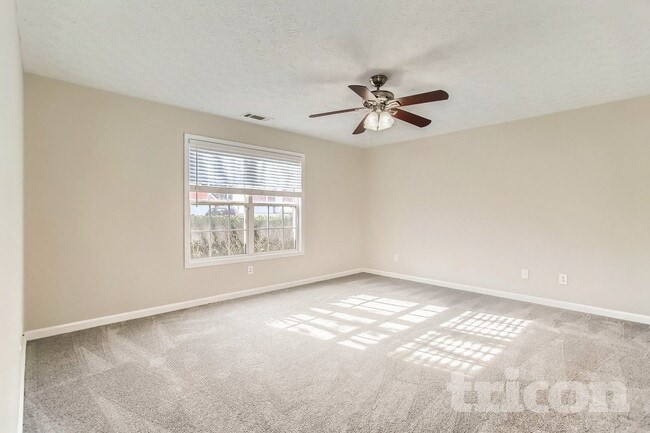 Photo - 35 Trelawney Ln