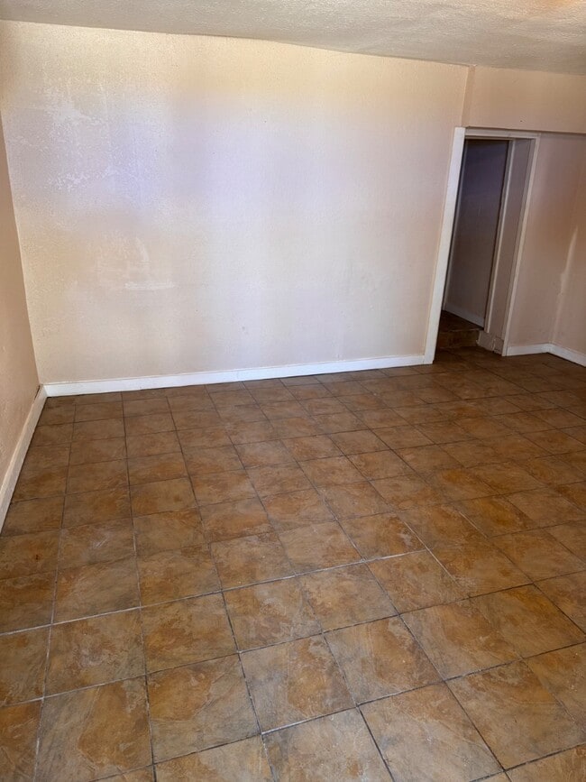 Building Photo - 901 Park Dale St