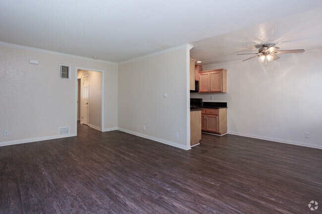 2BR, 2BA - 1058SF