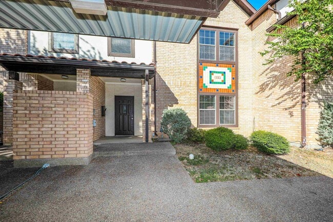 Photo - 2445 Monarch Dr Unit 202