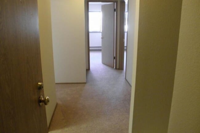 Photo - Lakeview Court Apartments