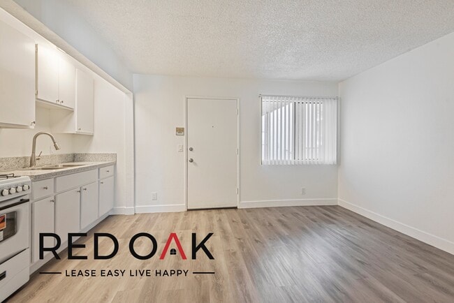 Building Photo - 1542 Orizaba Ave Unit 4