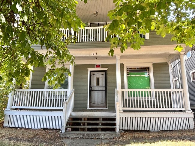 Building Photo - 1613 W Pacific Ave Unit 1