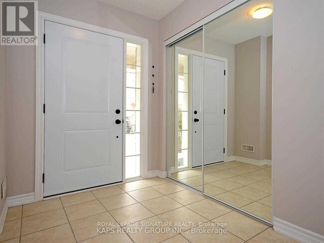 Photo - 165 Hampshire Way