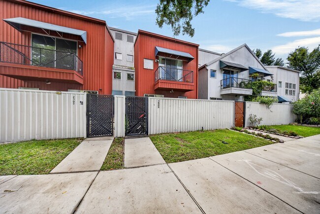Photo - 2809 Crawford St