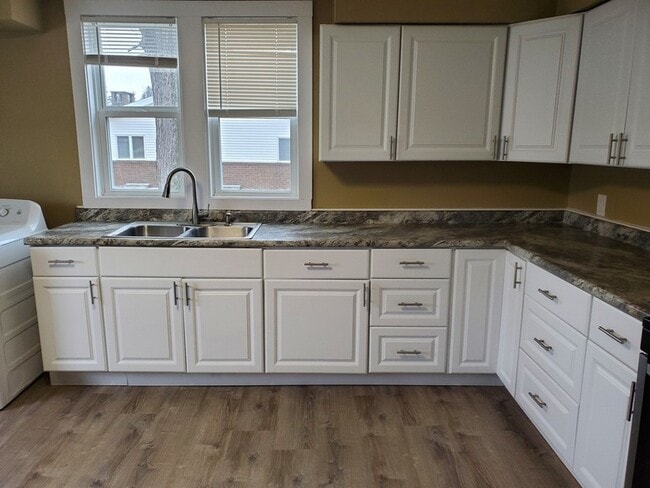 Photo - 496 Edwards Ave