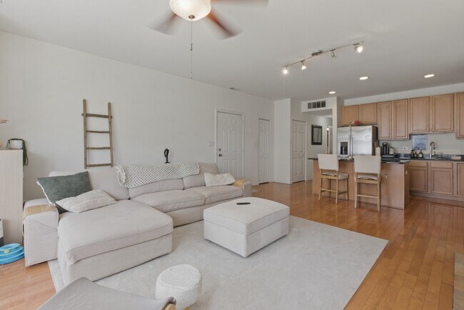 Photo - 808 W University Ln Unit 2B
