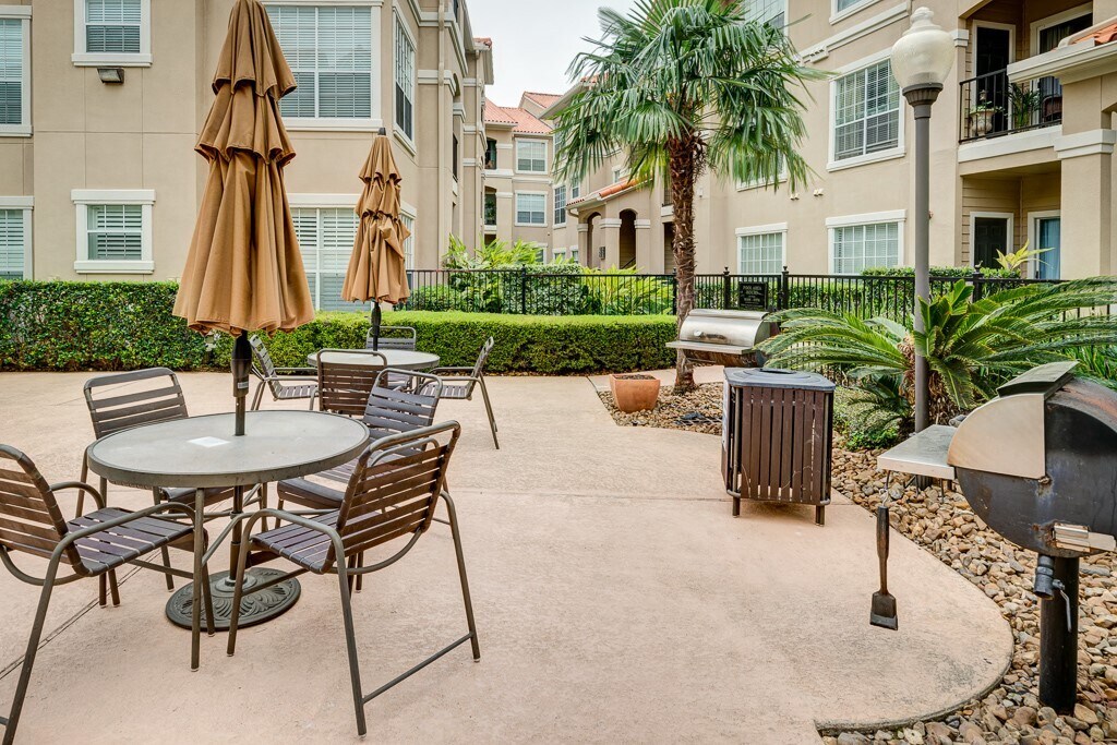 Photo - 3231 Allen Pkwy Unidad 6203