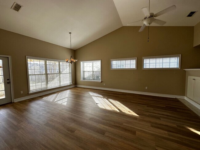 Photo - 4895 Heritage Park Blvd