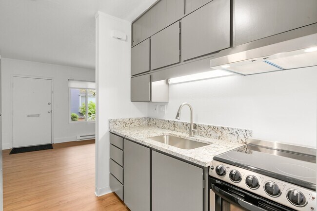 Building Photo - 177 SE 5th Ave Unit H