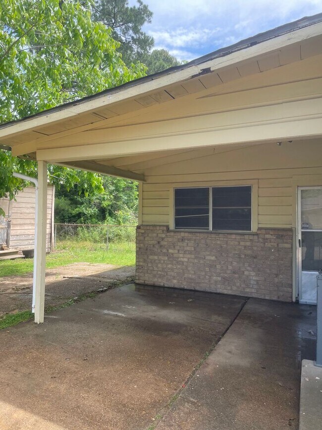 Corner lot Shreveport Rental House Rental in Shreveport, LA