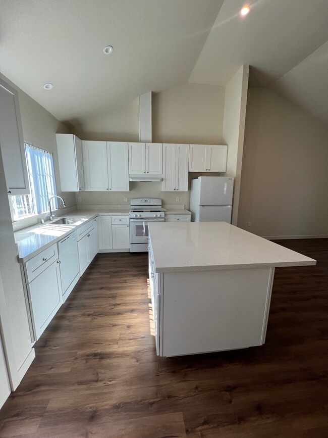 Photo - Kern Avenue Apartments Unit 9060