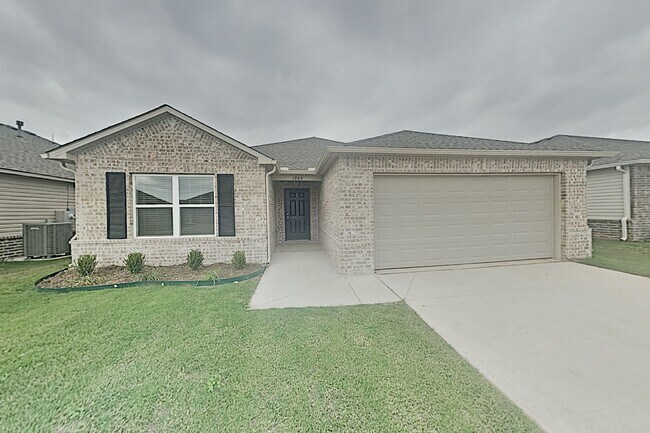 Photo - Very Nice 4 Bedroom 2 Bath Home in Yukon S...