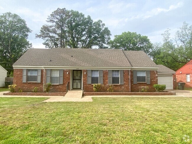 Building Photo - Large 3 bed, 2 bath home near Raines and I...