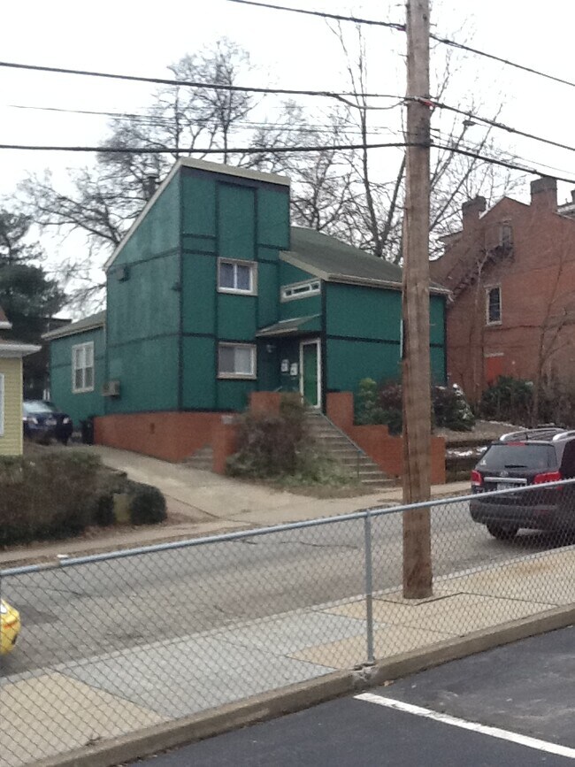 Henry Street - 4628 Henry St Unit 2