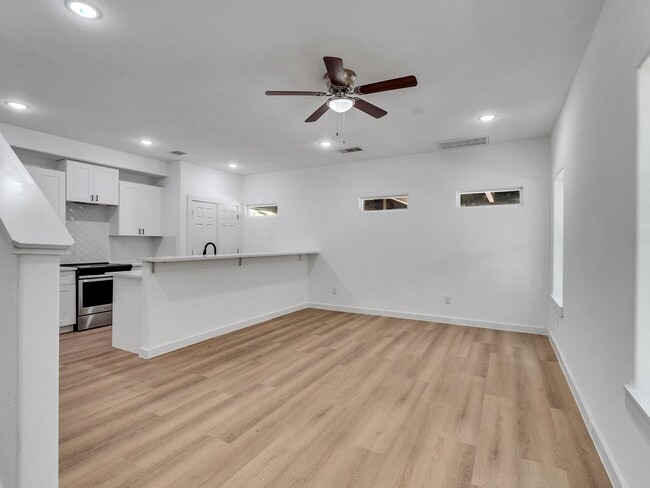 Building Photo - Stunning New 3 Bedroom Duplex Home