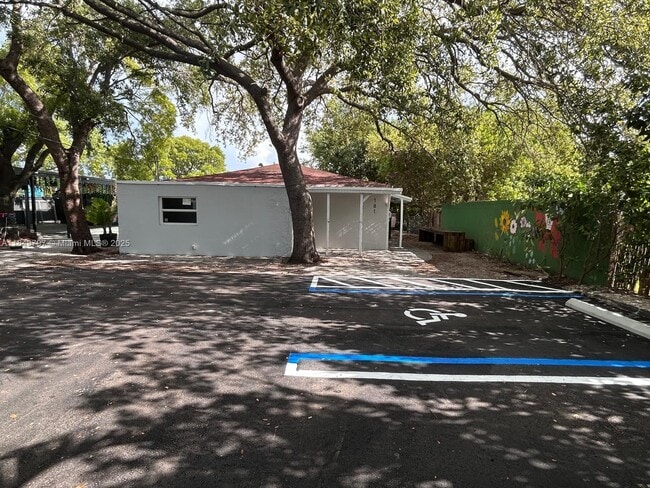 Photo - 181 NW 44th St Unidad 181