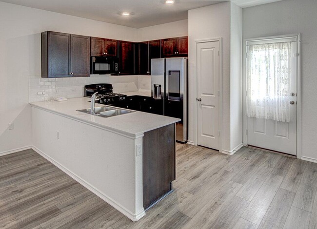 Photo - 2704 Shimsham Dr