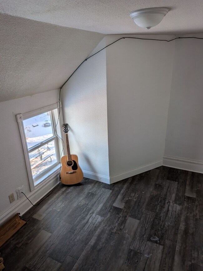 Photo - 229 Cedar St Unit 229 1/2 (upper)