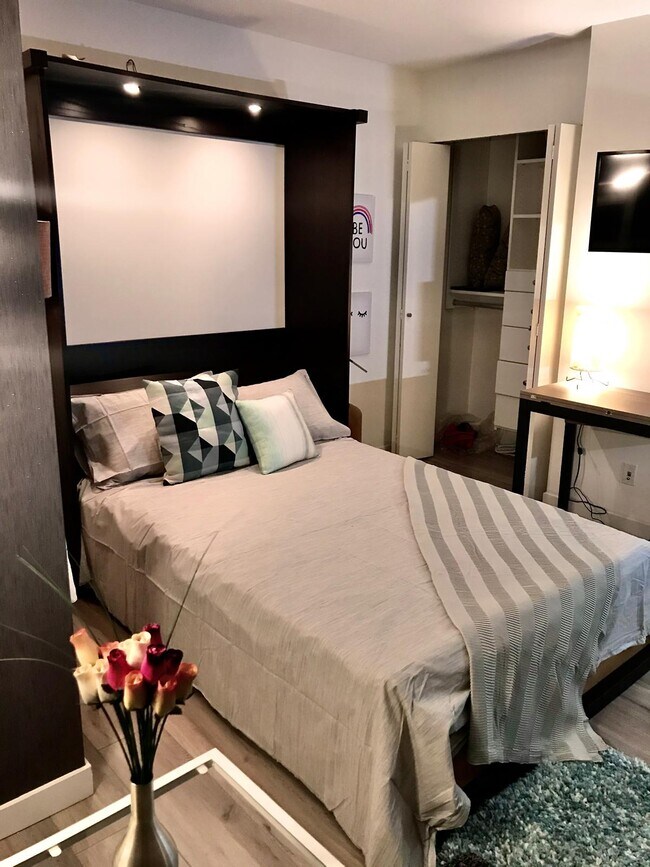 MURPHY BED - 939 Expo Blvd Unit 1701