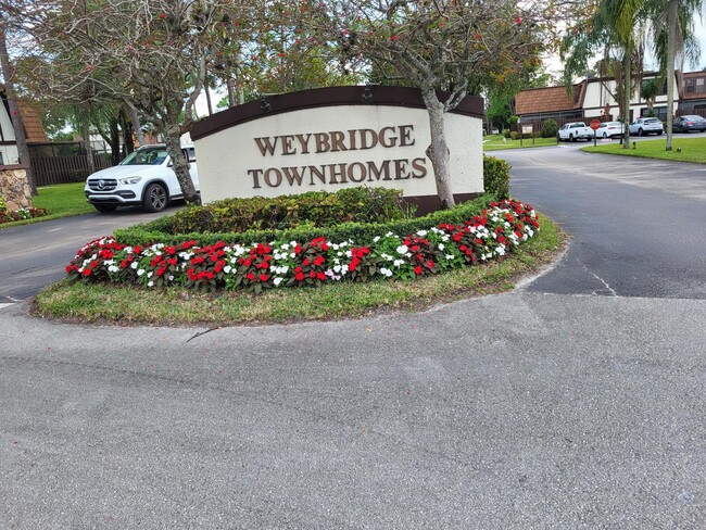 Photo - 142 Weybridge Cir Townhome