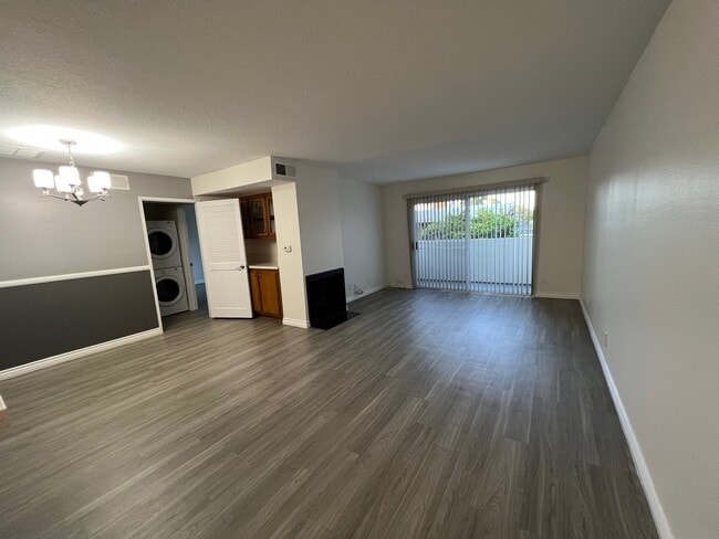 Building Photo - 14615 Burbank Blvd Unit 201