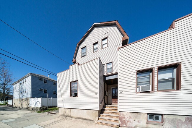 43 W 9th St Unit 8