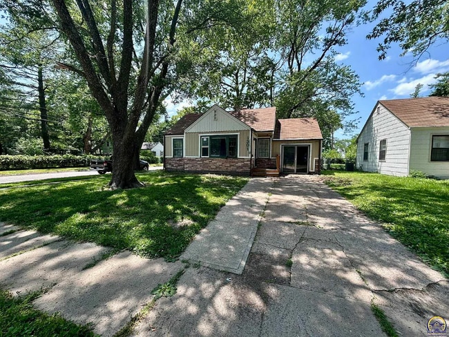 Building Photo - 1301 NE Arter Ave Rental