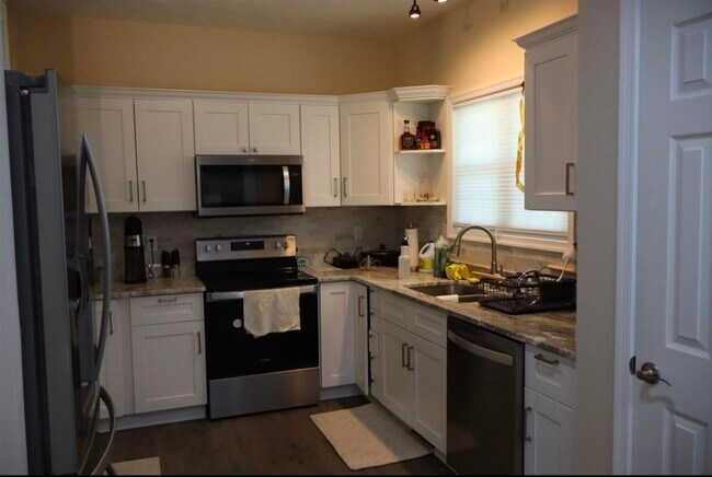 Photo - 3255 Catalpa Ave