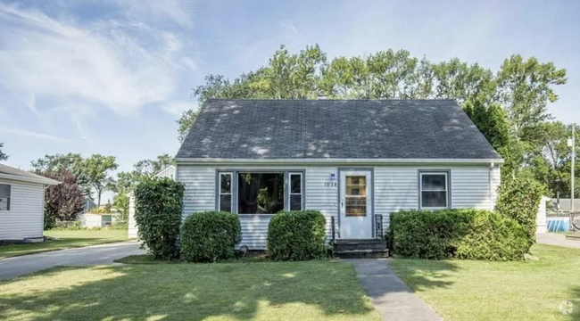 Building Photo - 1834 5th St N Rental