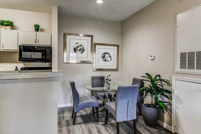 Dining Area - Lago Del Mar